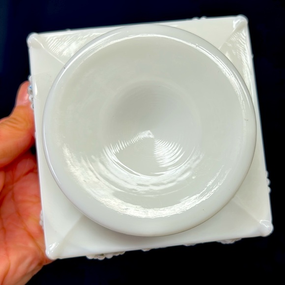 Vintage Westmoreland grape milk glass hand painted pedestal covered cake box - Picture 8 of 12